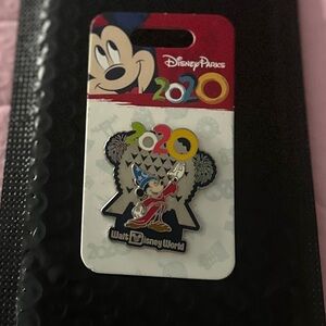 Disney Parks 2020 Mickey Mouse COLLECTOR PIN